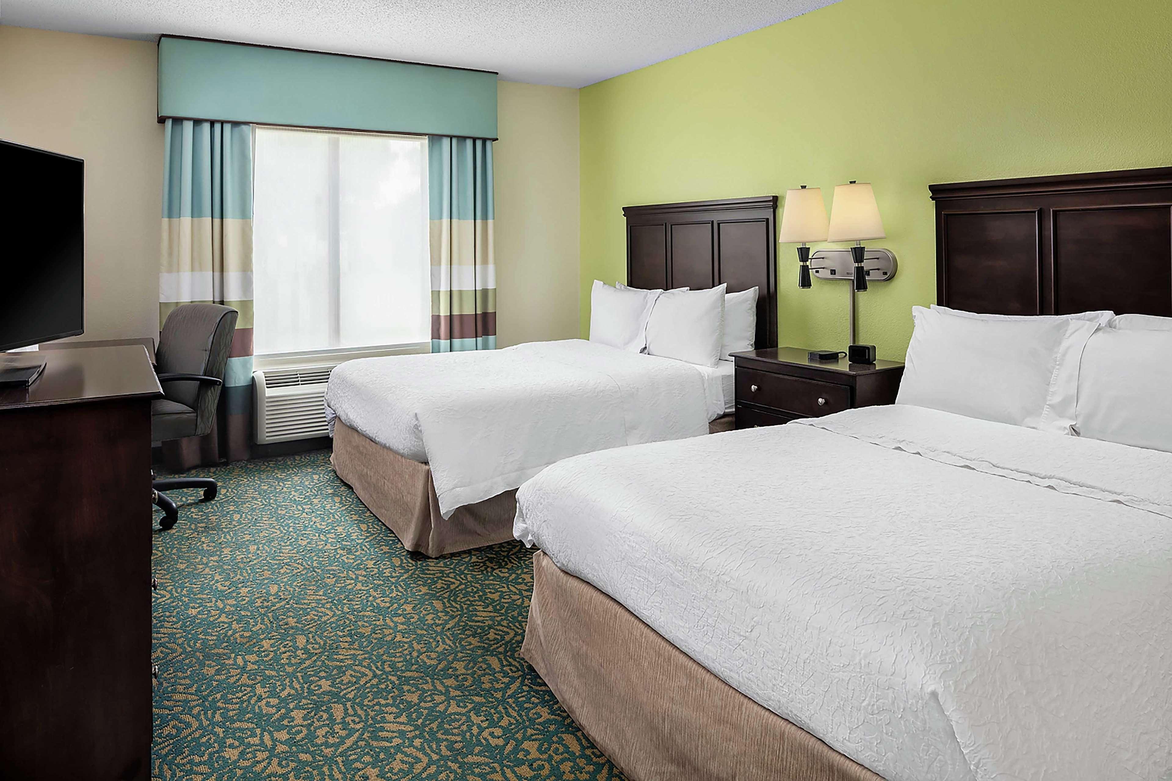 Hampton Inn & Suites Miami-Doral Dolphin Mall Exterior photo