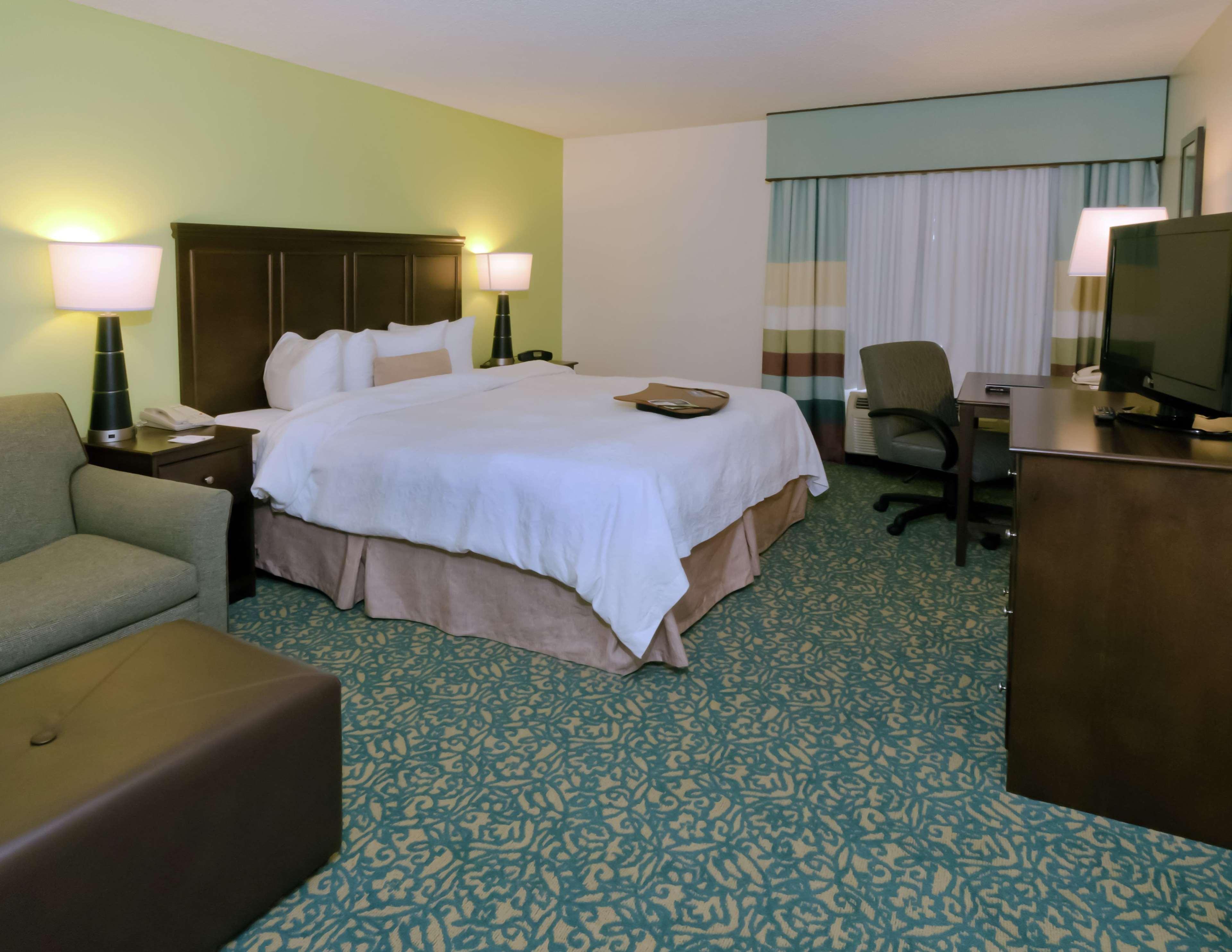 Hampton Inn & Suites Miami-Doral Dolphin Mall Room photo