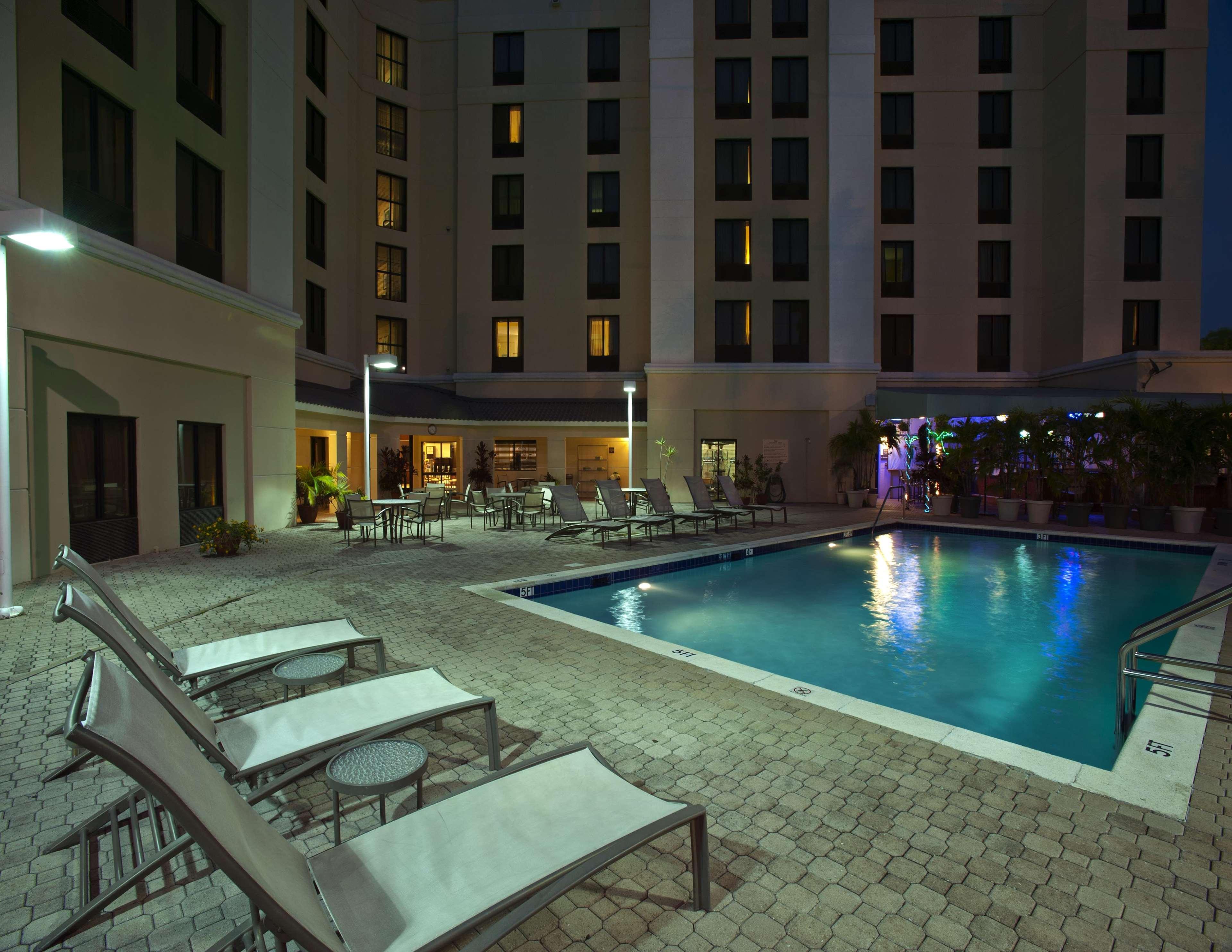 Hampton Inn & Suites Miami-Doral Dolphin Mall Exterior photo