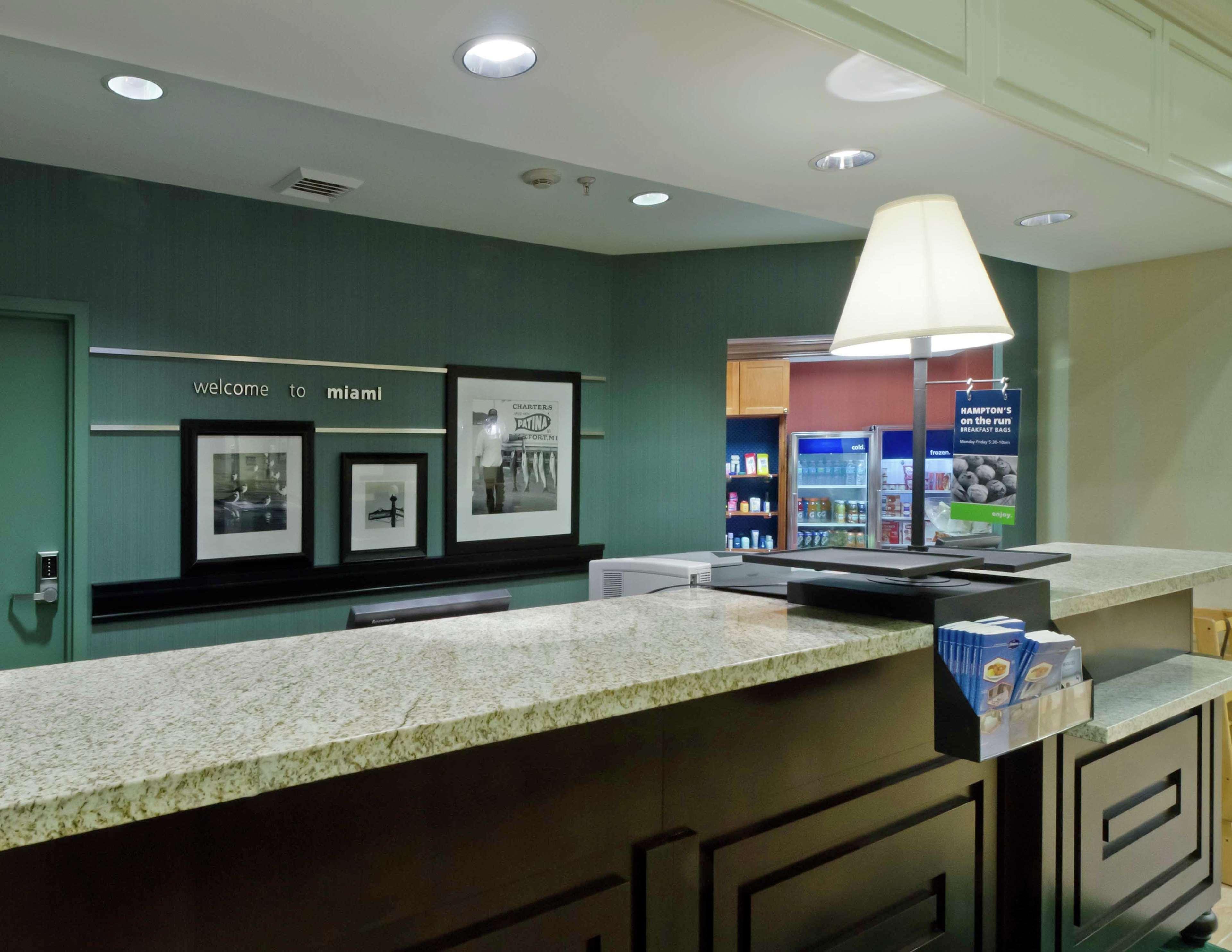 Hampton Inn & Suites Miami-Doral Dolphin Mall Exterior photo