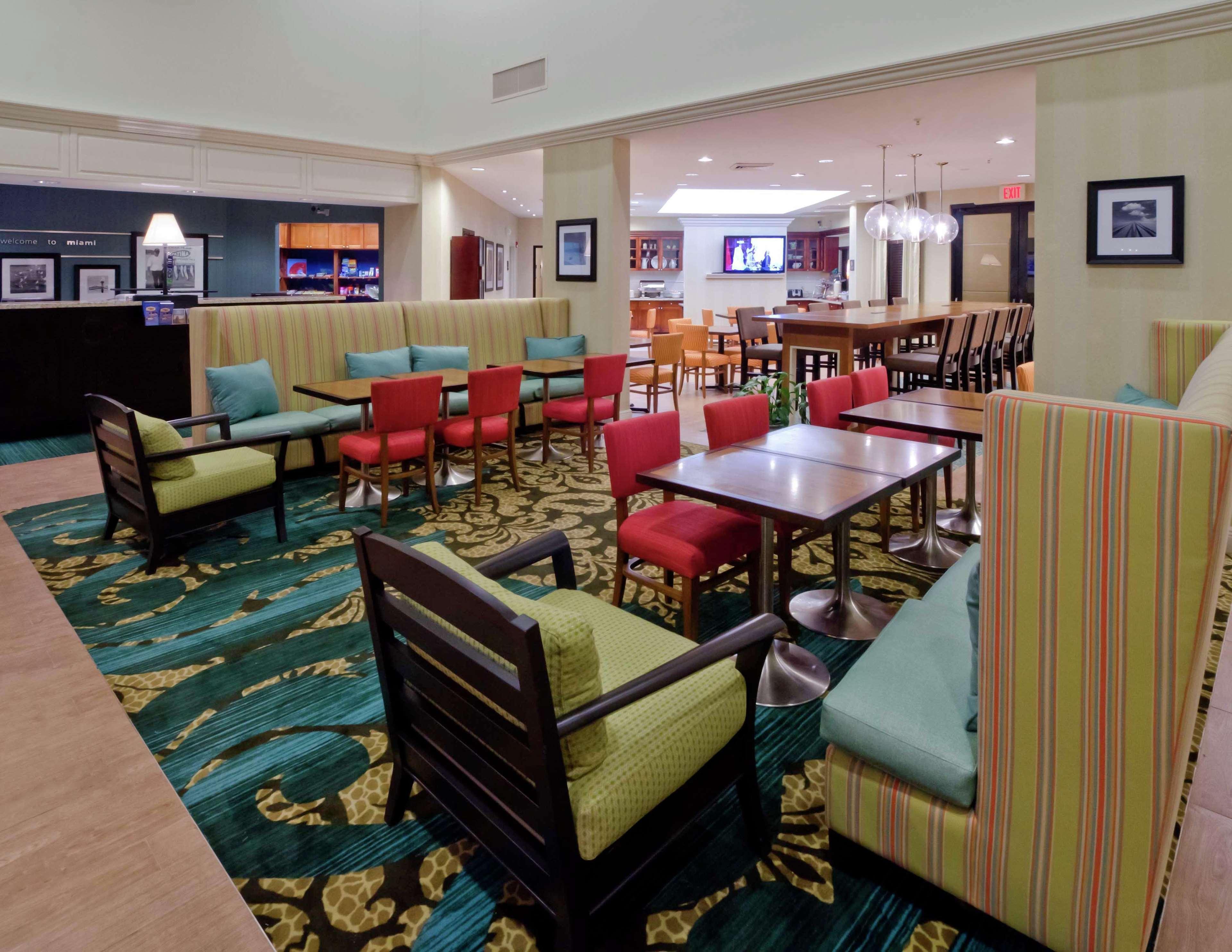 Hampton Inn & Suites Miami-Doral Dolphin Mall Exterior photo