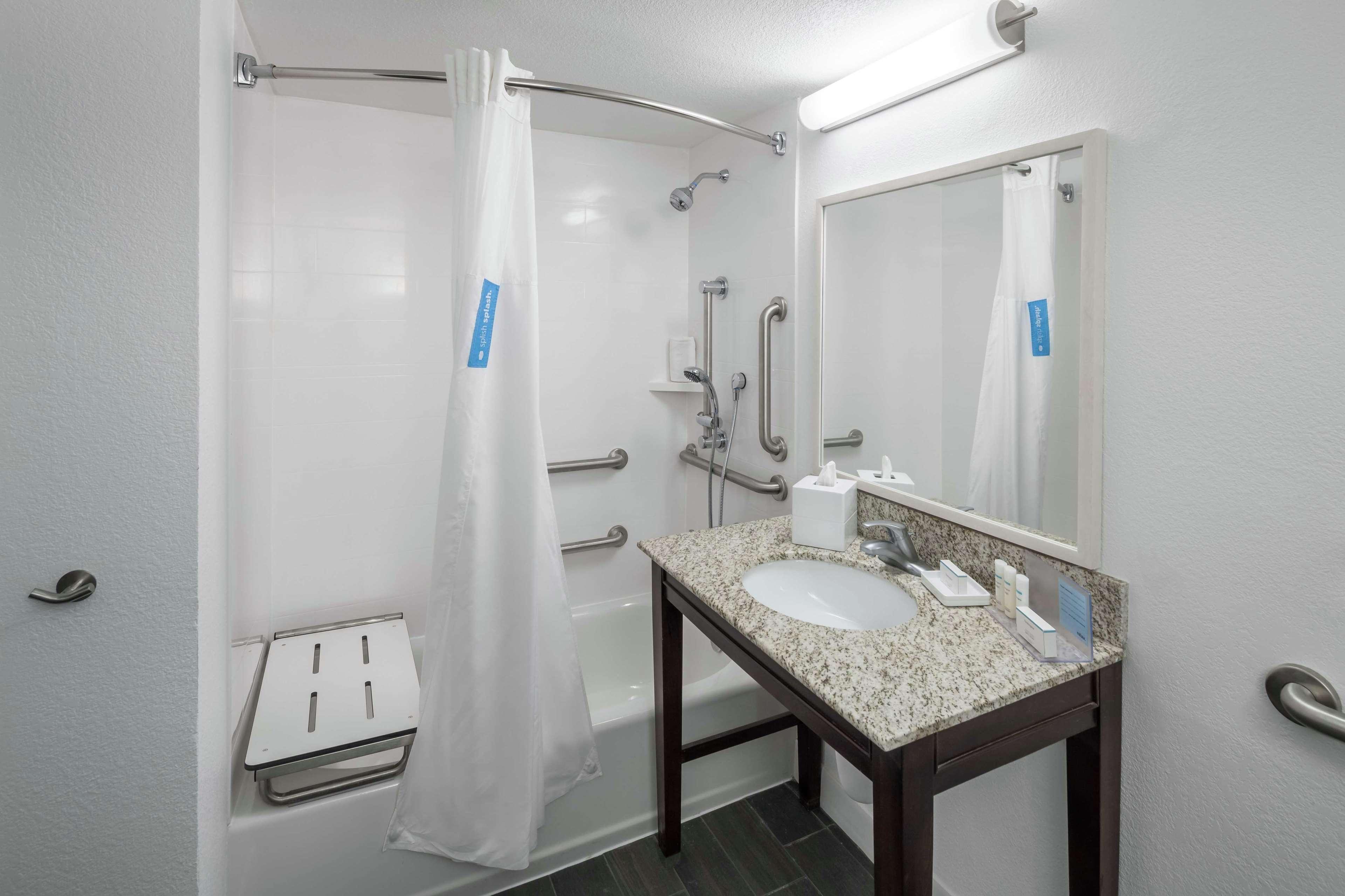 Hampton Inn & Suites Miami-Doral Dolphin Mall Exterior photo