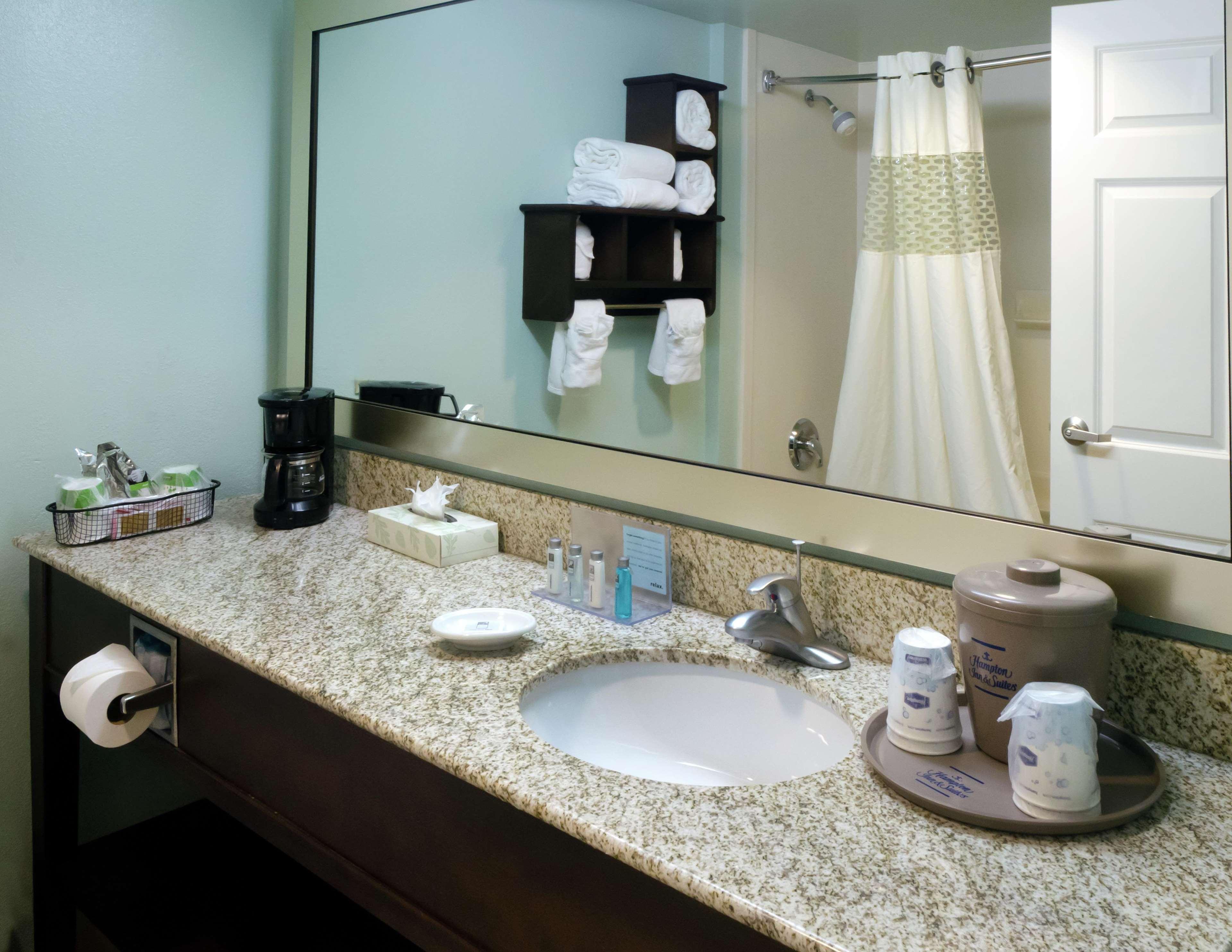Hampton Inn & Suites Miami-Doral Dolphin Mall Room photo