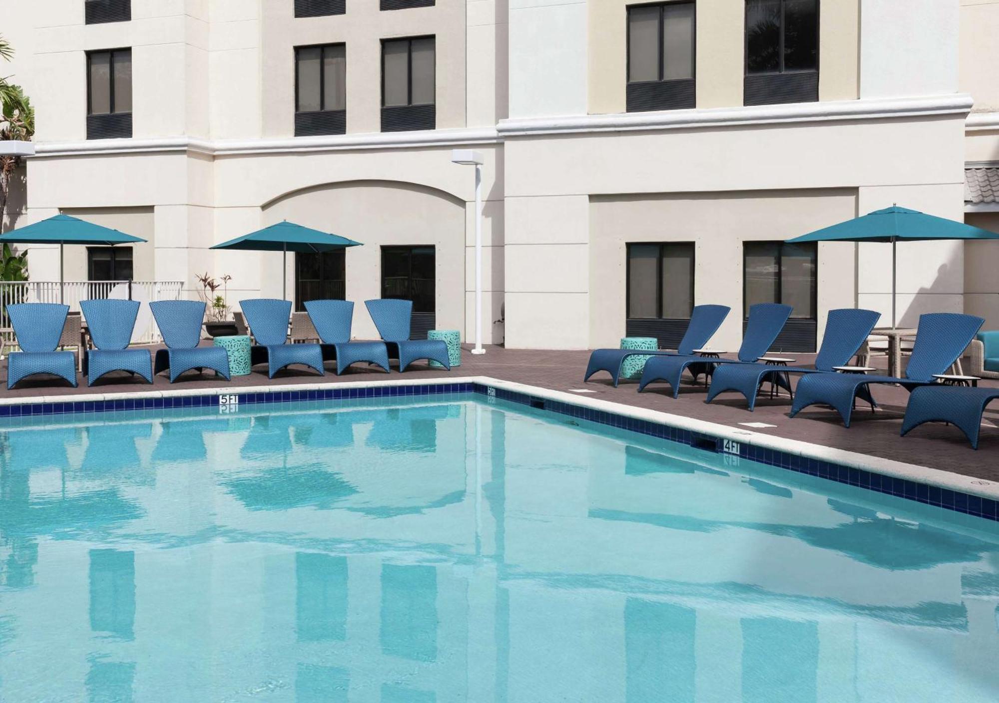 Hampton Inn & Suites Miami-Doral Dolphin Mall Exterior photo
