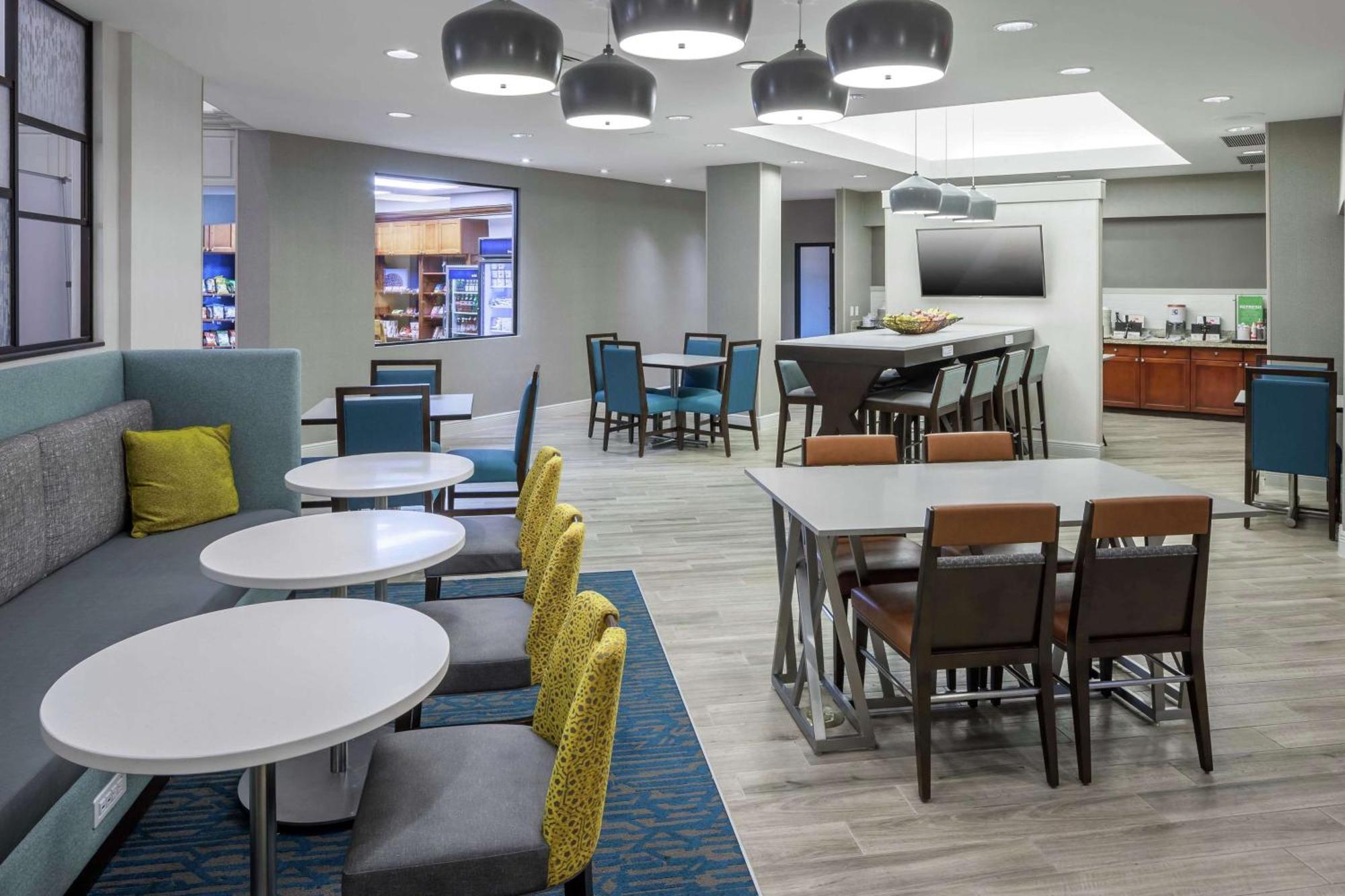 Hampton Inn & Suites Miami-Doral Dolphin Mall Exterior photo