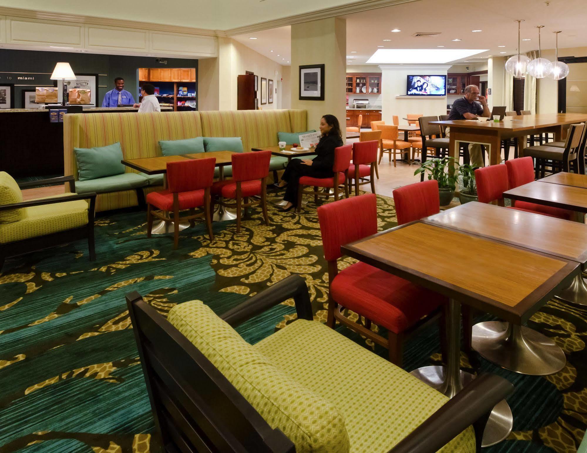 Hampton Inn & Suites Miami-Doral Dolphin Mall Exterior photo