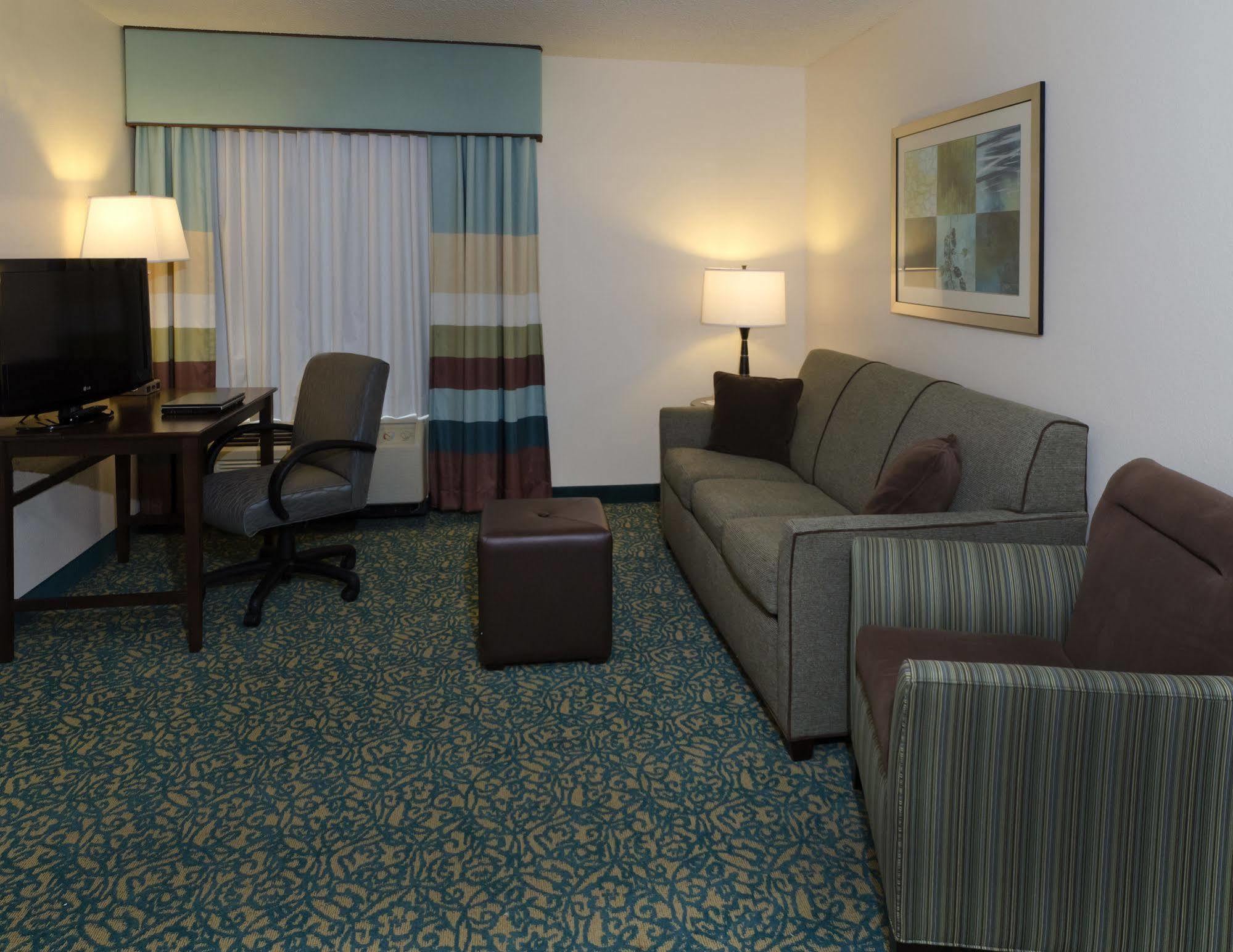 Hampton Inn & Suites Miami-Doral Dolphin Mall Exterior photo