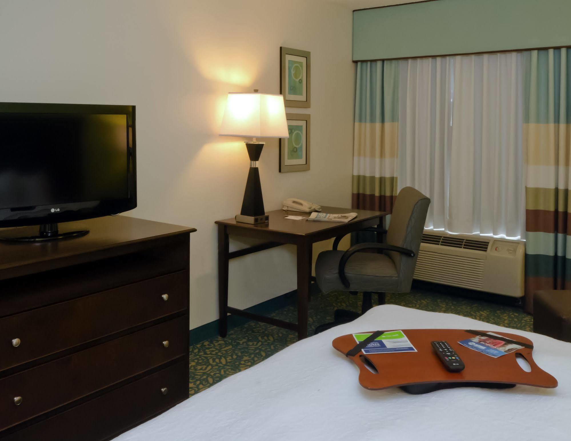 Hampton Inn & Suites Miami-Doral Dolphin Mall Exterior photo