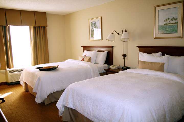 Hampton Inn & Suites Miami-Doral Dolphin Mall Room photo